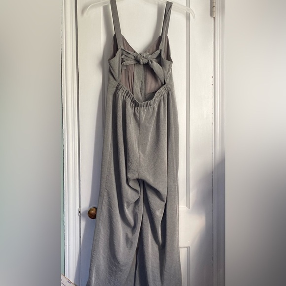 Hem & Thread Pants Jumpsuit Front Buttons Tie Back, Wide Leg Size: Small - Picture 3 of 15